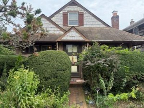 803 Ibsen Street , Woodmere, NY 11598