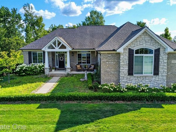 1537 Glass Lake Circle, Oxford Township, Mi 48371