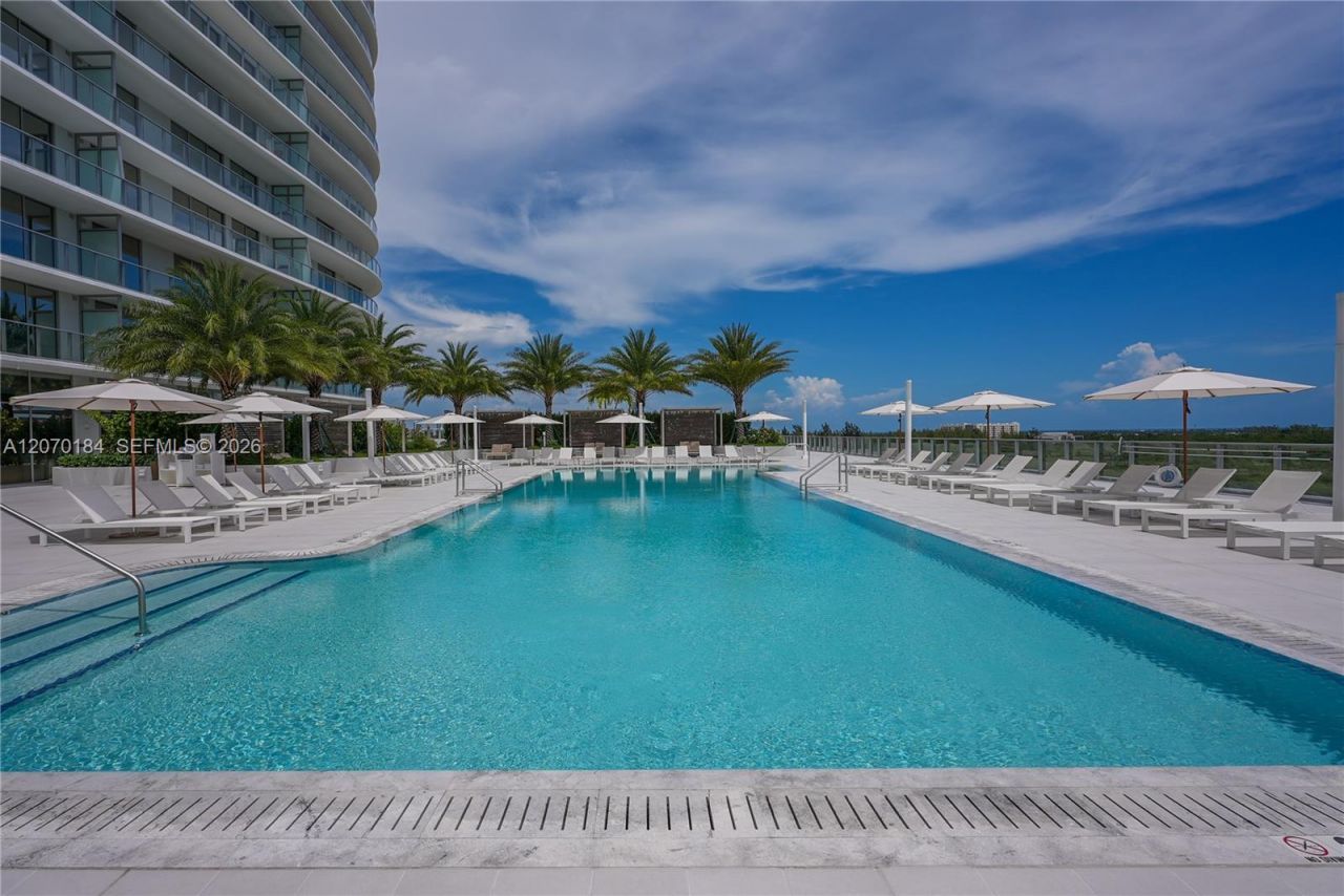 2411 Laguna Cir, Unit 1402, Miami, FL 33181 Photo