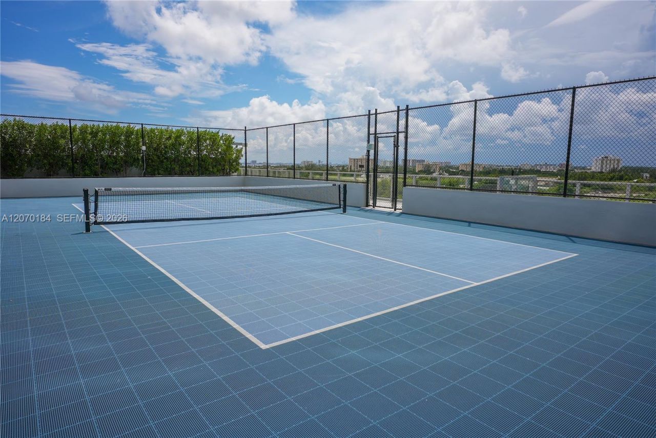 2411 Laguna Cir, Unit 1402, Miami, FL 33181 Photo