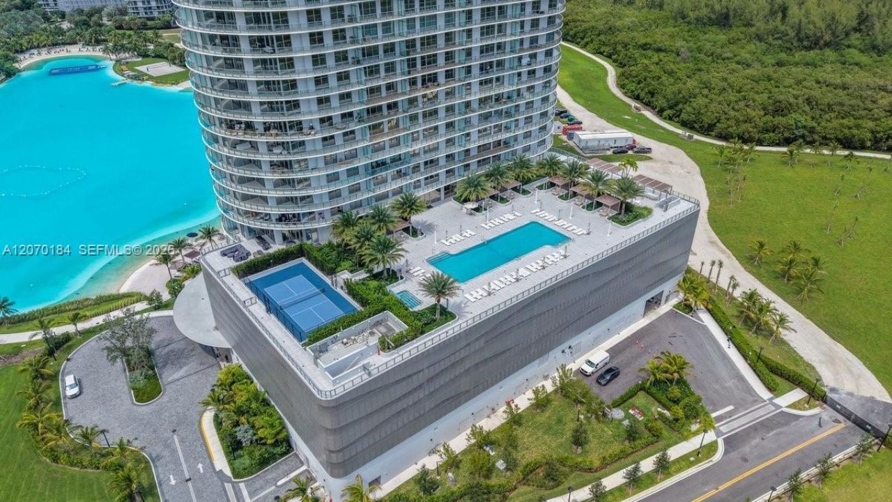 2411 Laguna Cir, Unit 1402, Miami, FL 33181 Photo