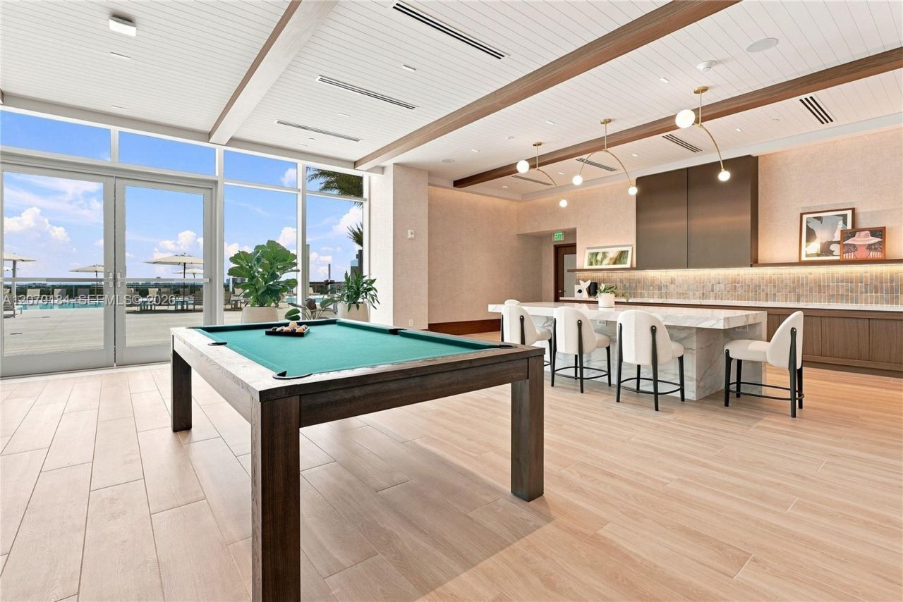 2411 Laguna Cir, Unit 1402, Miami, FL 33181 Photo