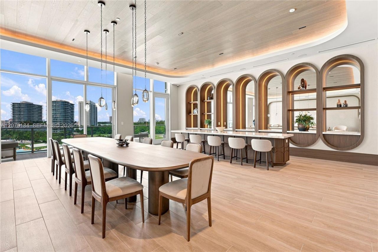 2411 Laguna Cir, Unit 1402, Miami, FL 33181 Photo