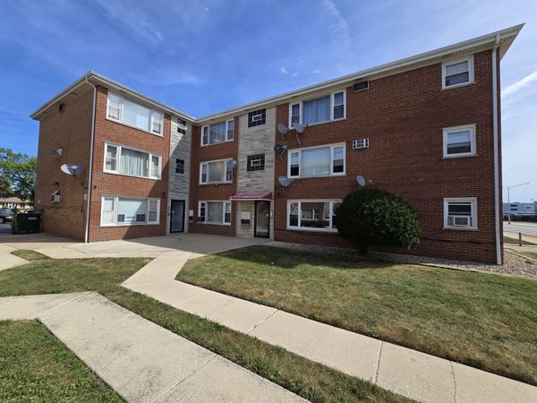 6952 W 65th Street, Unit 3B, Chicago, IL 60638