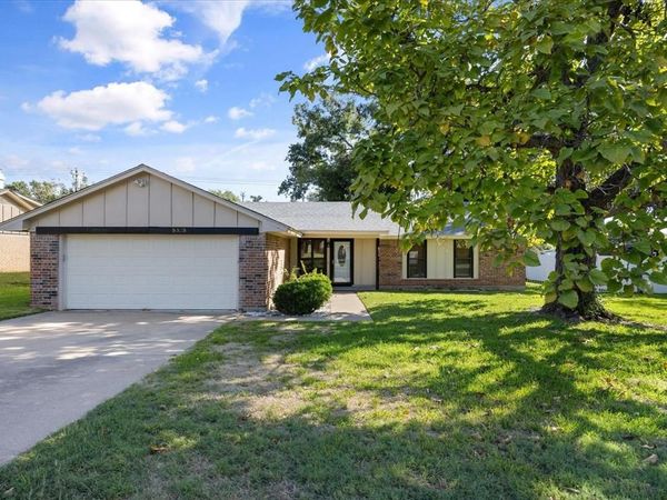 5325 Mission Circle , De Cordova, TX 76049