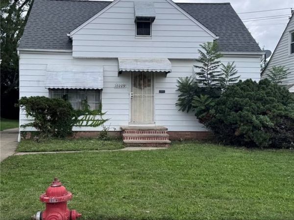 16009 Edgewood Avenue , Maple Heights, OH 44137
