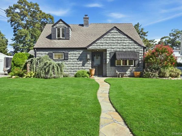65 Riverside Avenue , Massapequa, NY 11758