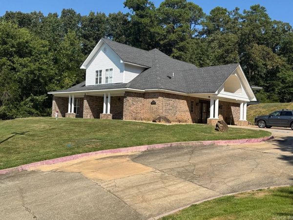 Little Rock, AR 72211