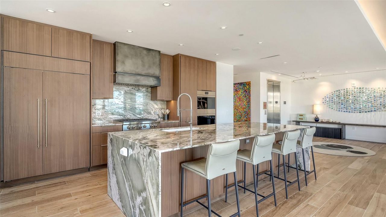 1561 Gulf Of Mexico Drive, Unit 404, Longboat Key, FL 34228 Photo