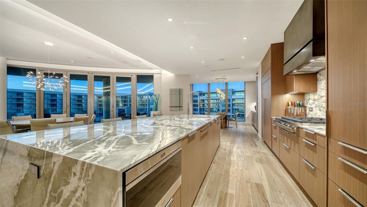 1561 Gulf Of Mexico Drive, Unit 404, Longboat Key, FL 34228 Photo