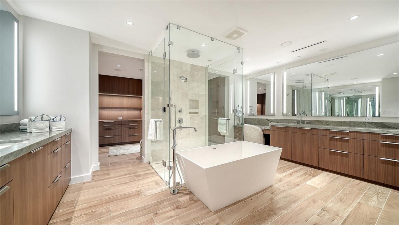 1561 Gulf Of Mexico Drive, Unit 404, Longboat Key, FL 34228 Photo