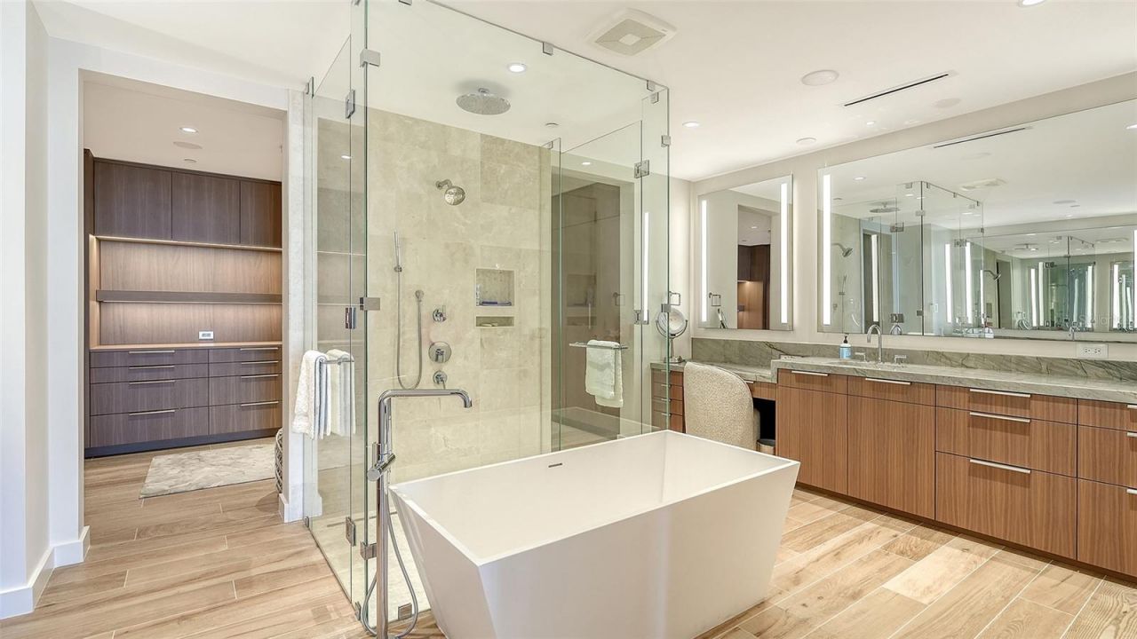 1561 Gulf Of Mexico Drive, Unit 404, Longboat Key, FL 34228 Photo