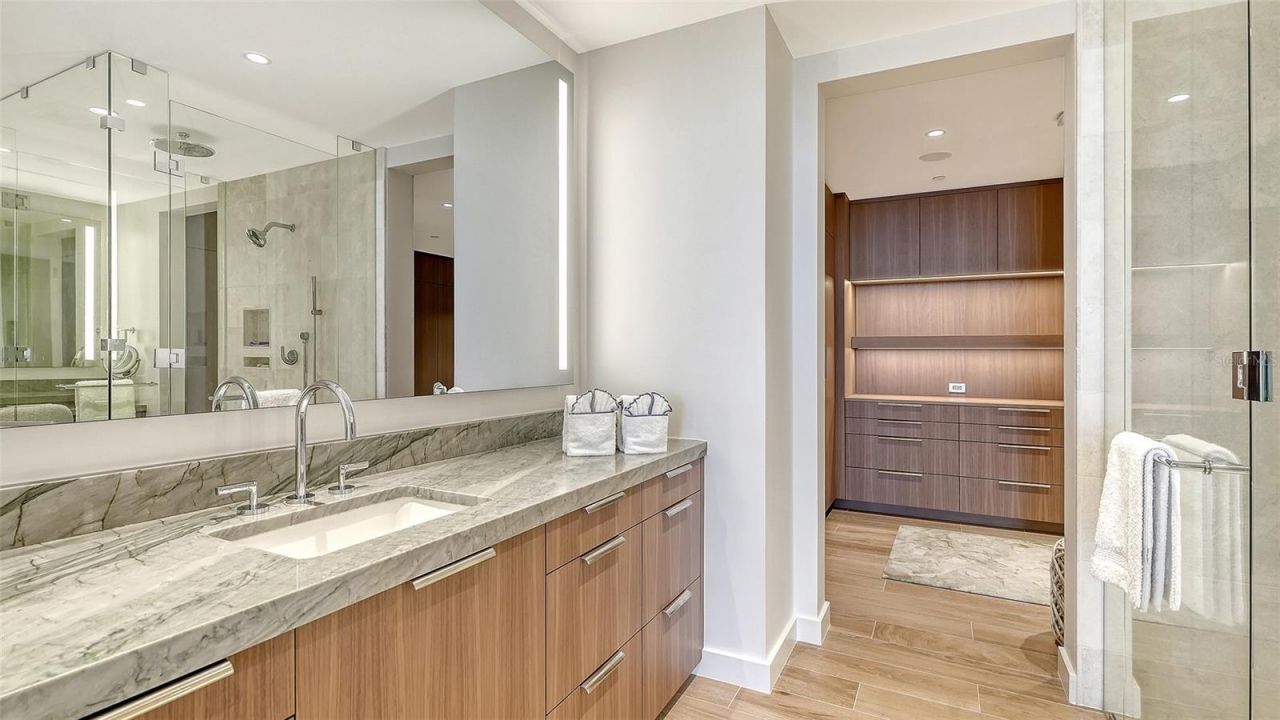 1561 Gulf Of Mexico Drive, Unit 404, Longboat Key, FL 34228 Photo