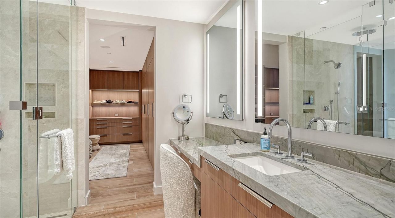 1561 Gulf Of Mexico Drive, Unit 404, Longboat Key, FL 34228 Photo