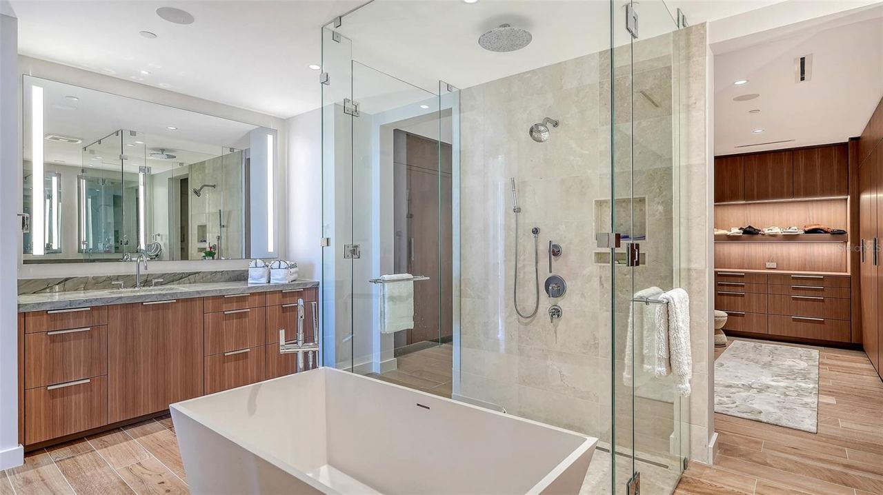 1561 Gulf Of Mexico Drive, Unit 404, Longboat Key, FL 34228 Photo
