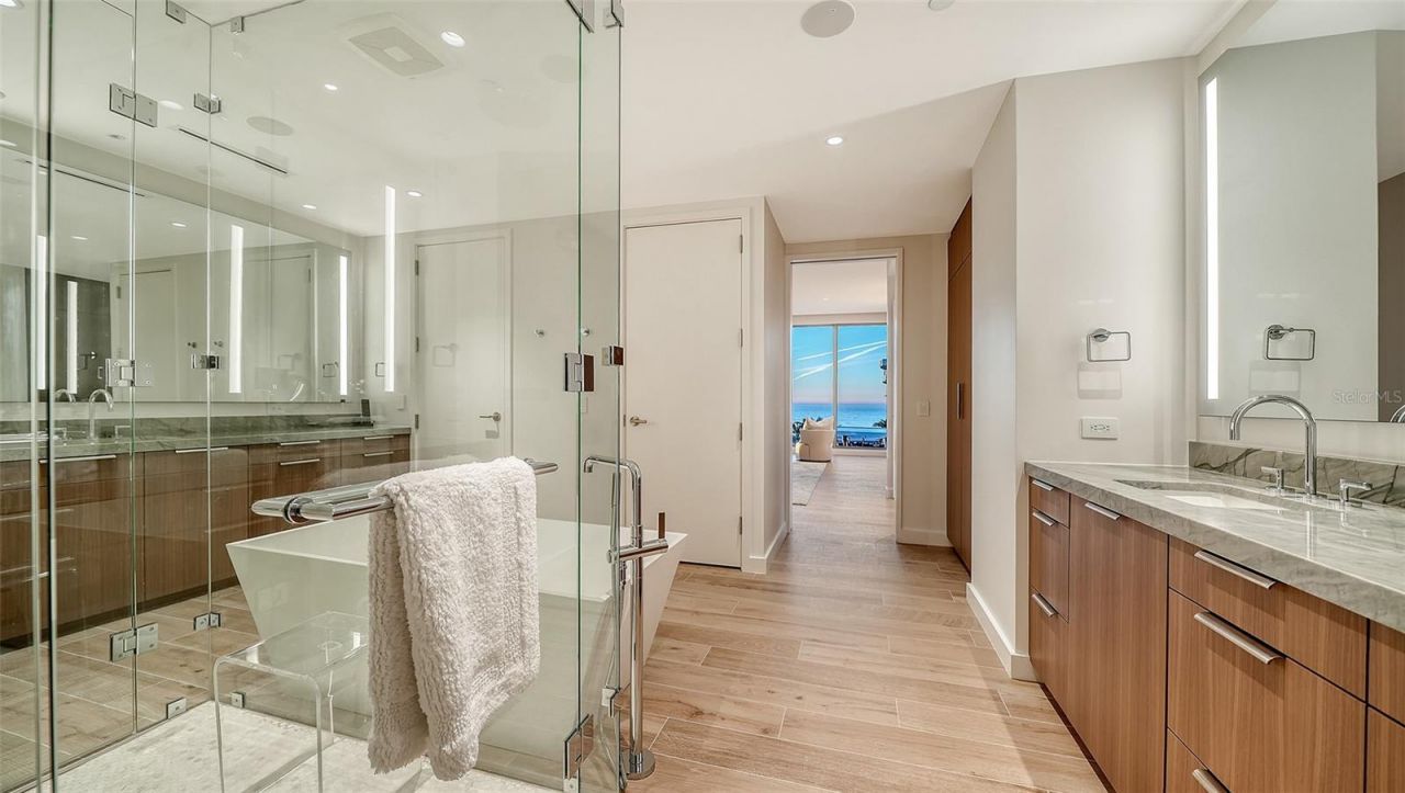 1561 Gulf Of Mexico Drive, Unit 404, Longboat Key, FL 34228 Photo