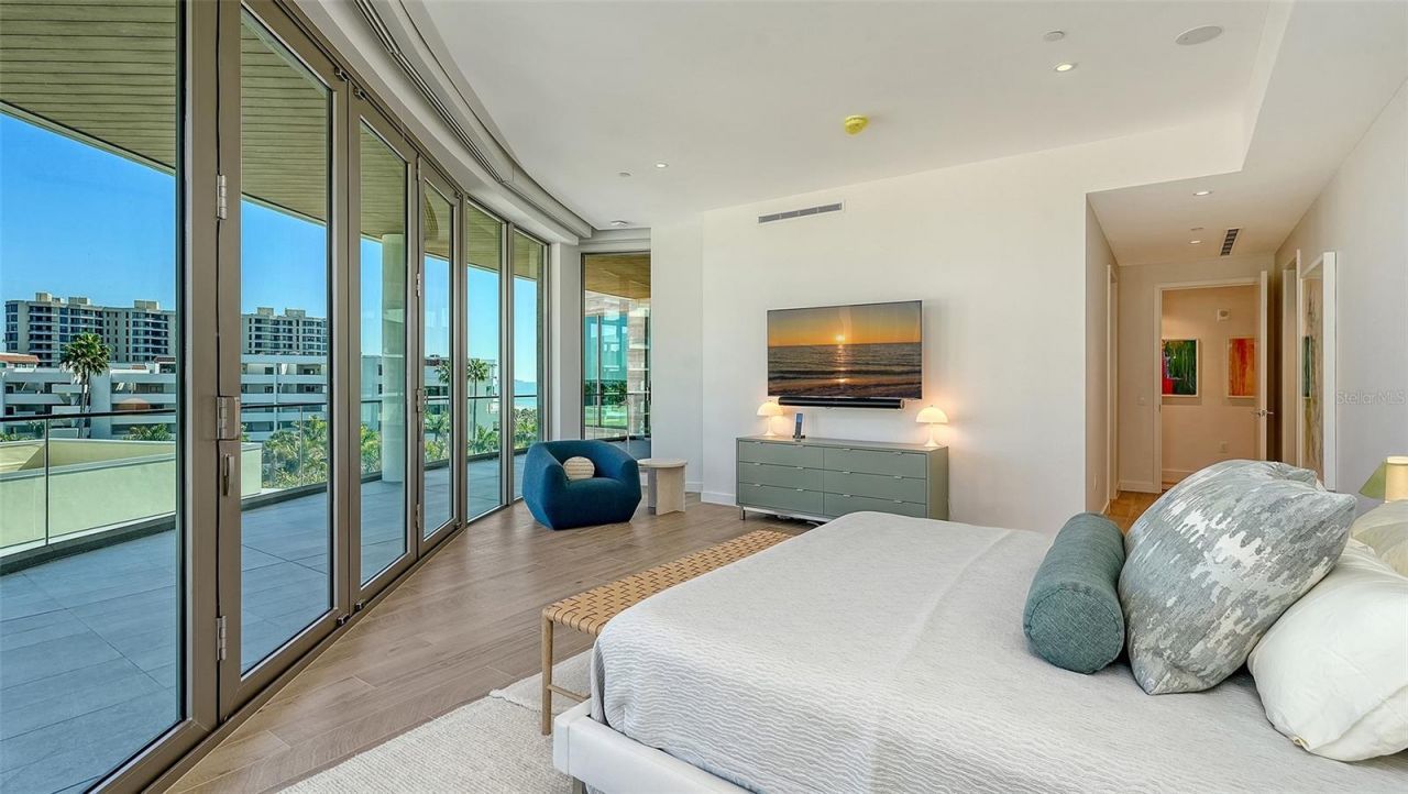 1561 Gulf Of Mexico Drive, Unit 404, Longboat Key, FL 34228 Photo