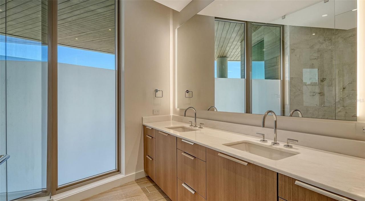 1561 Gulf Of Mexico Drive, Unit 404, Longboat Key, FL 34228 Photo