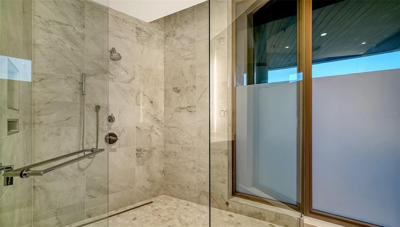 1561 Gulf Of Mexico Drive, Unit 404, Longboat Key, FL 34228 Photo