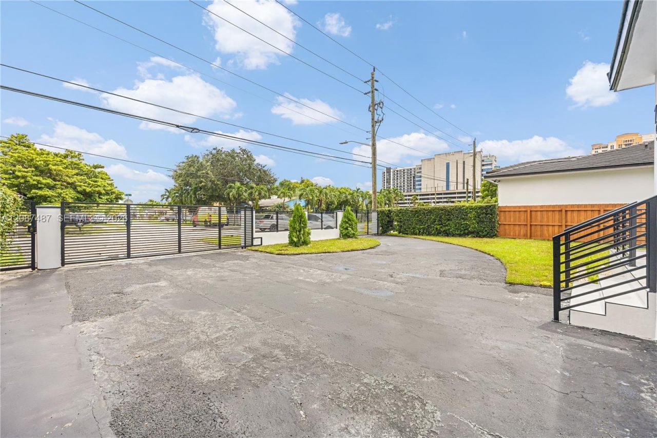 1980 SW 32nd Ave, Miami, FL 33145 Photo