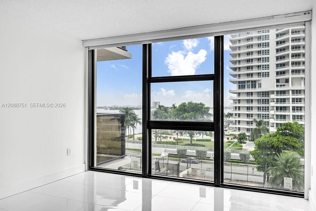 600 NE 36th St, Unit 508, Miami, FL 33137 Photo