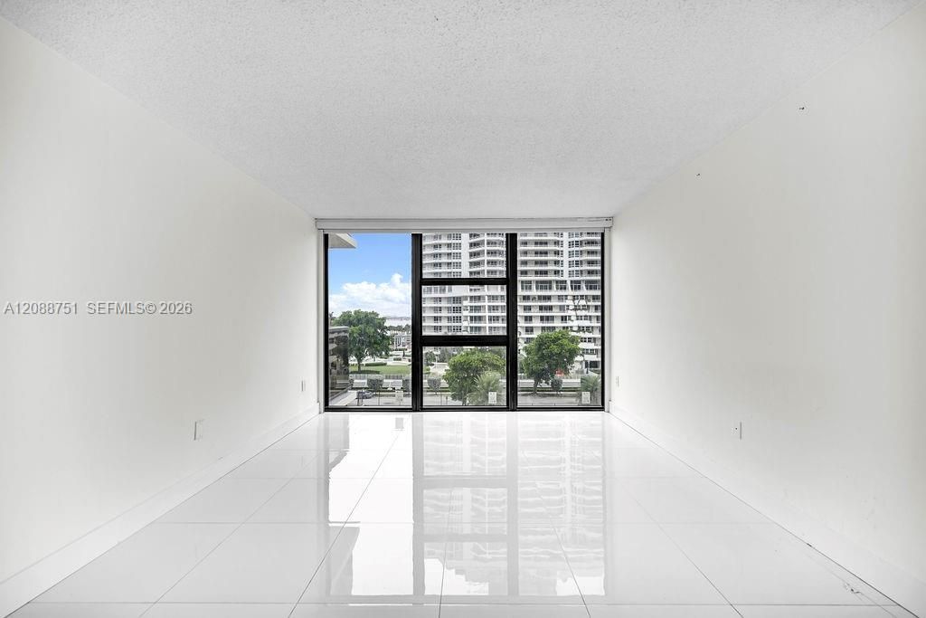 600 NE 36th St, Unit 508, Miami, FL 33137 Photo