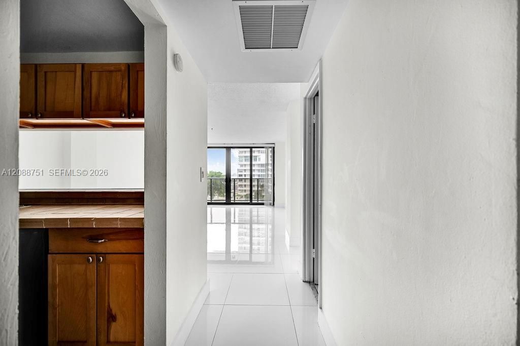 600 NE 36th St, Unit 508, Miami, FL 33137 Photo