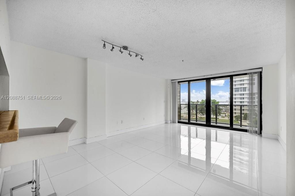 600 NE 36th St, Unit 508, Miami, FL 33137 Photo