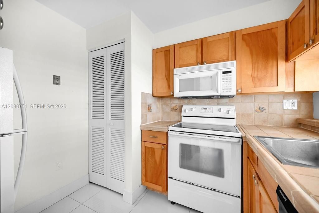 600 NE 36th St, Unit 508, Miami, FL 33137 Photo