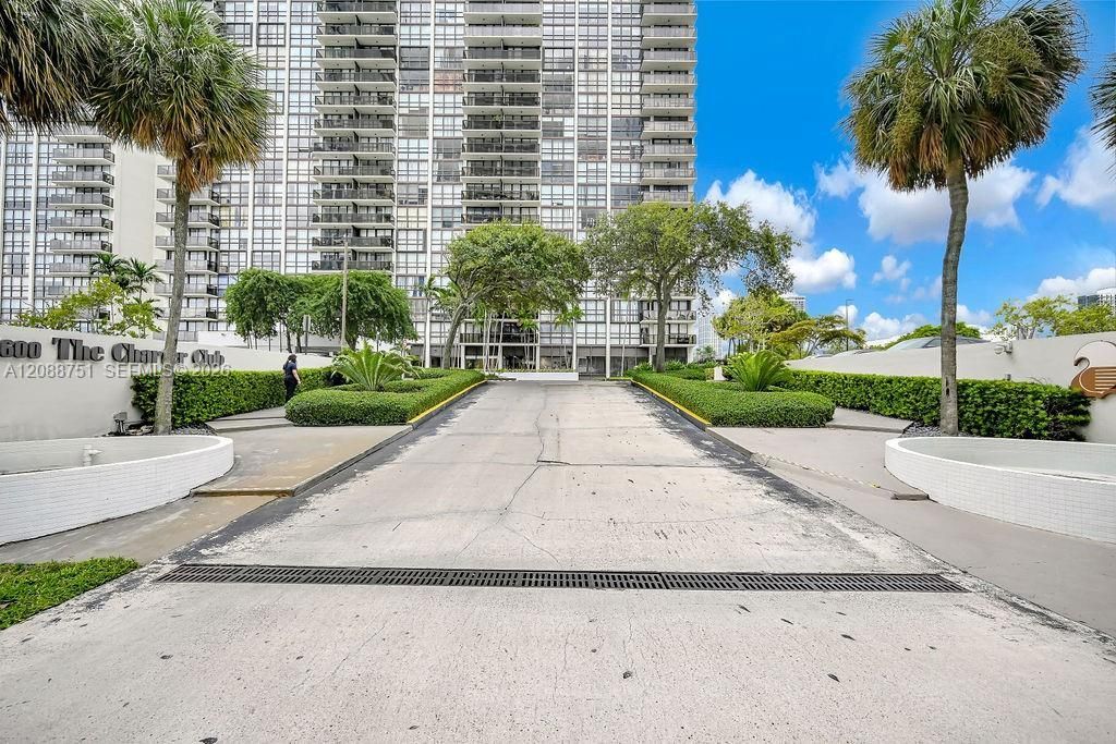 600 NE 36th St, Unit 508, Miami, FL 33137 Photo