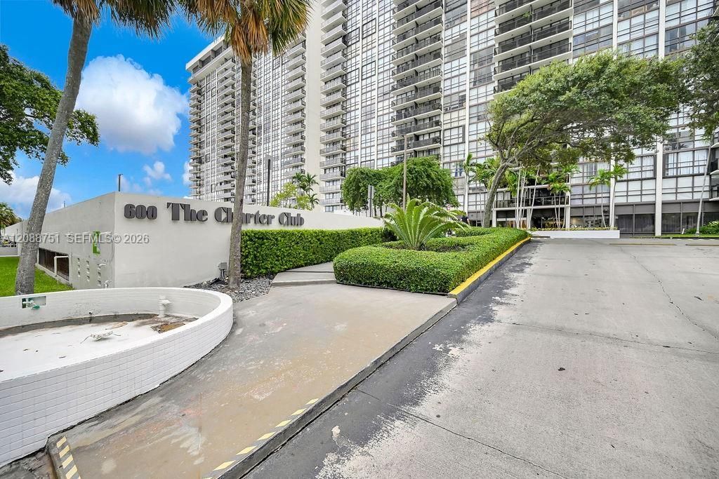 600 NE 36th St, Unit 508, Miami, FL 33137 Photo