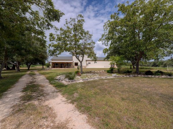 2410 FM 1680, Moulton, TX 77975
