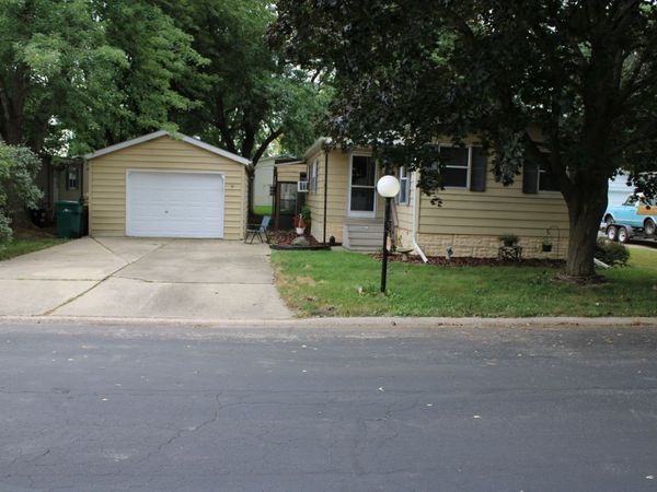92 Oak Avenue , Sandwich, IL 60548
