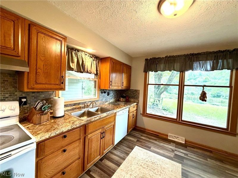 11250 Loris Avenue , Aurora, OH 44202 Photo 6