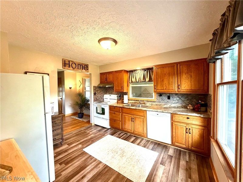 11250 Loris Avenue , Aurora, OH 44202 Photo 8