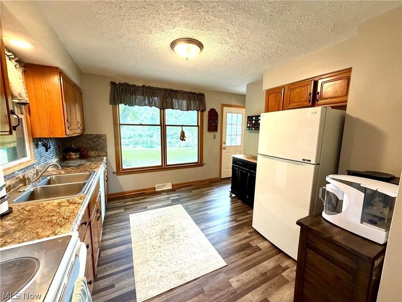 11250 Loris Avenue , Aurora, OH 44202 Photo 9