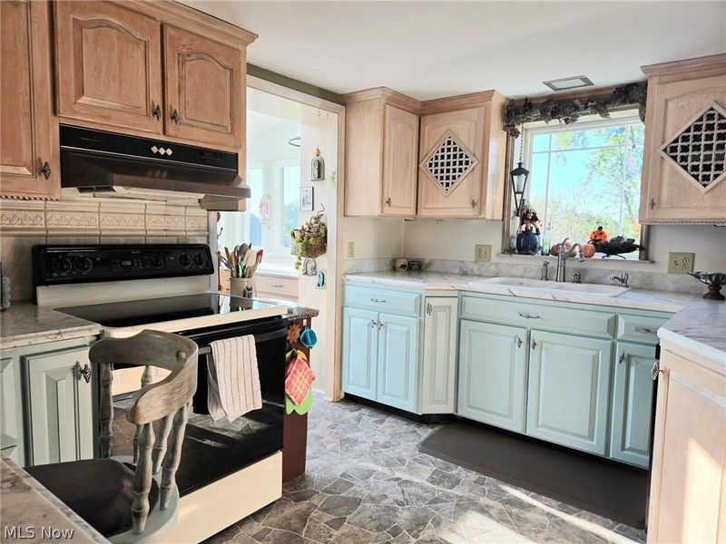 4066 Maplegrove Avenue, Louisville, OH 44641 Photo 8