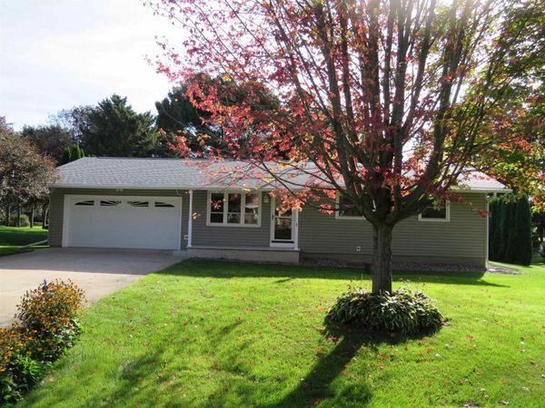 N8252 Frances Lane, Beaver Dam, WI 53916