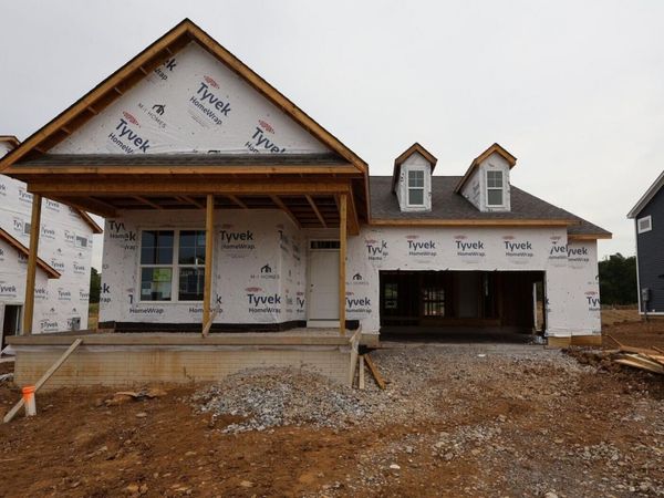 540 Creekside Loop S, Pataskala, OH 43062