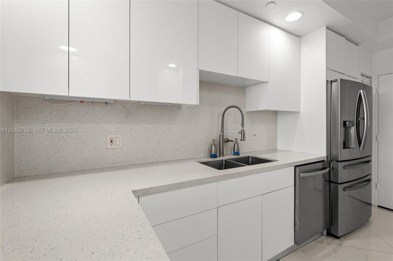 21050 Point Pl, Unit 802, Aventura, FL 33180 Photo