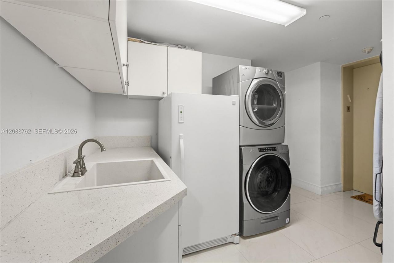 21050 Point Pl, Unit 802, Aventura, FL 33180 Photo