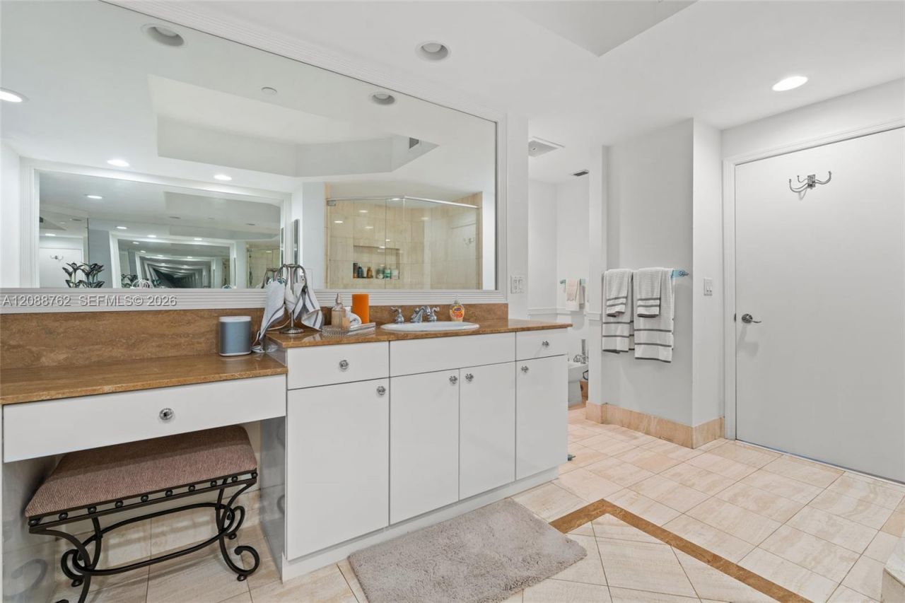 21050 Point Pl, Unit 802, Aventura, FL 33180 Photo