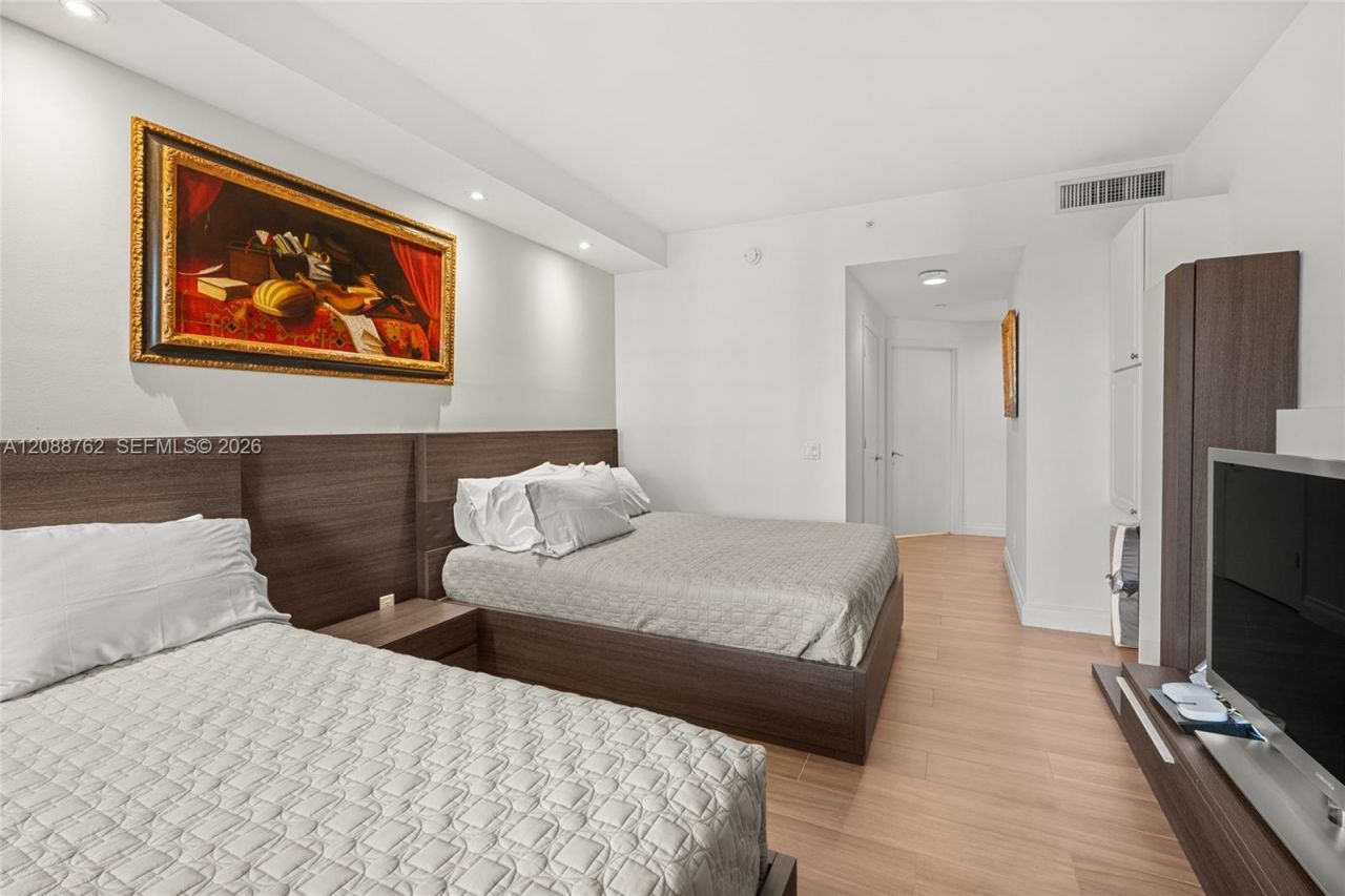 21050 Point Pl, Unit 802, Aventura, FL 33180 Photo