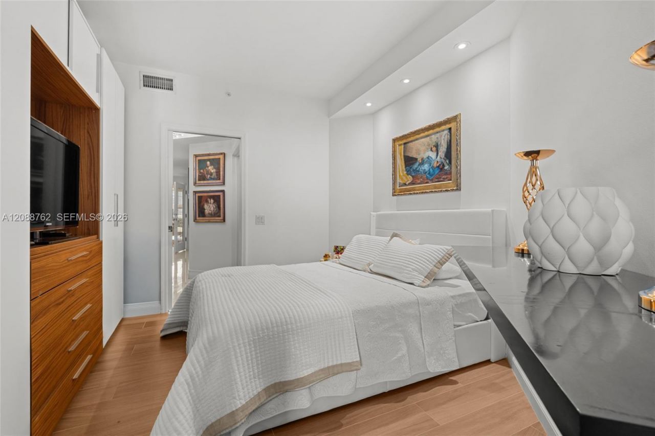 21050 Point Pl, Unit 802, Aventura, FL 33180 Photo