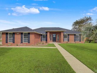 2216 Blue Lake Dr Pensacola, FL 32506