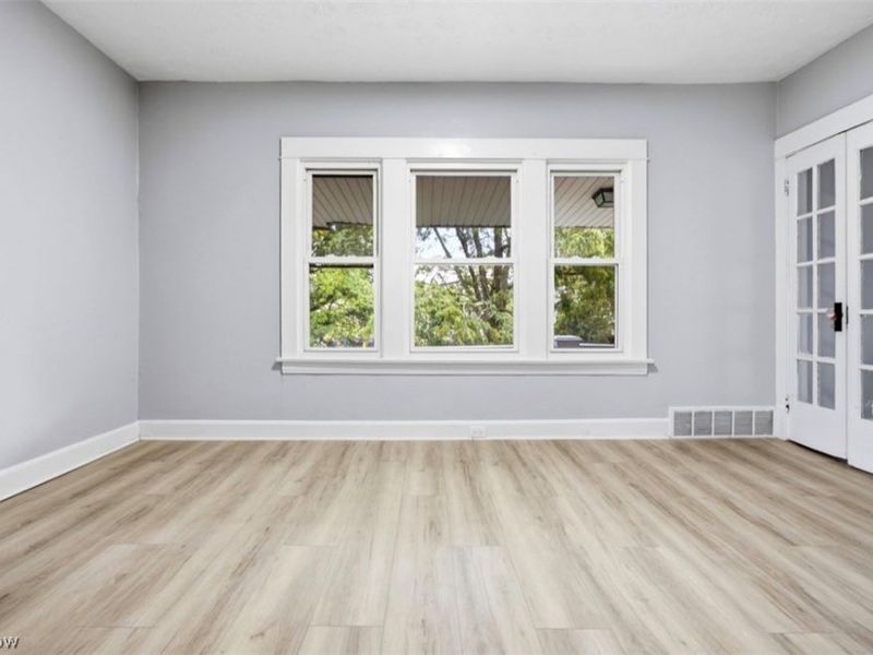 12000 Soika , Cleveland, OH 44120 Photo 16