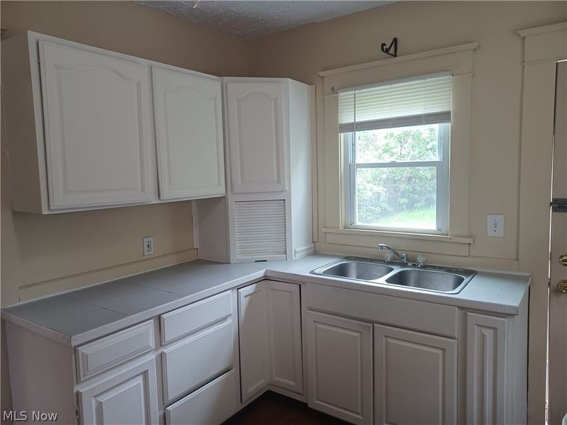 50 N Hazelwood Avenue, Youngstown, OH 44509 Photo 8