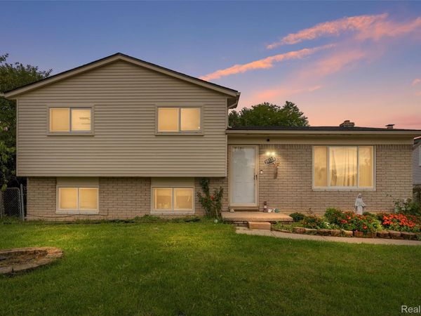 39128 Ironstone Drive , Sterling Heights, Mi 48310