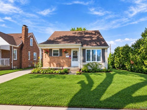 2221 N Highland Street, Dearborn, Mi 48128