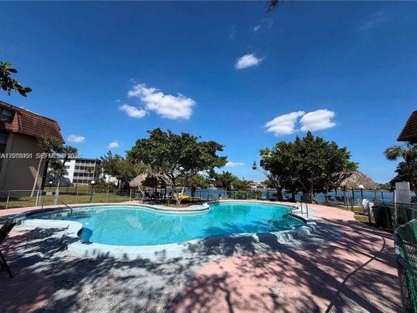 661 NE 195th St , Unit 407, Miami, FL 33179